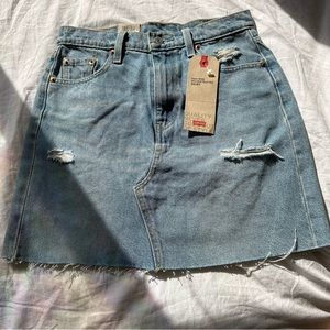 Levi’s High-rise deconstructed skirt size 2 | W26